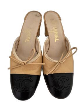 Chanel Vintage CC Logo Black Beige Captoe Mules Heels Closed Toe Shoes 
EU 36